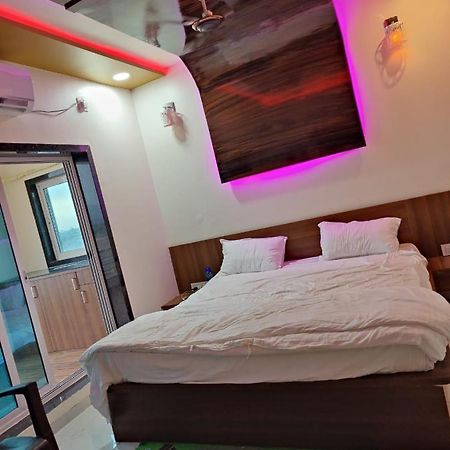 Garudeshwar Hotel Sardar Rooms מראה חיצוני תמונה