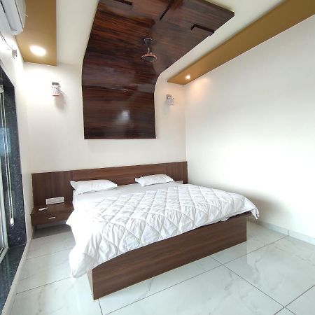 Garudeshwar Hotel Sardar Rooms מראה חיצוני תמונה