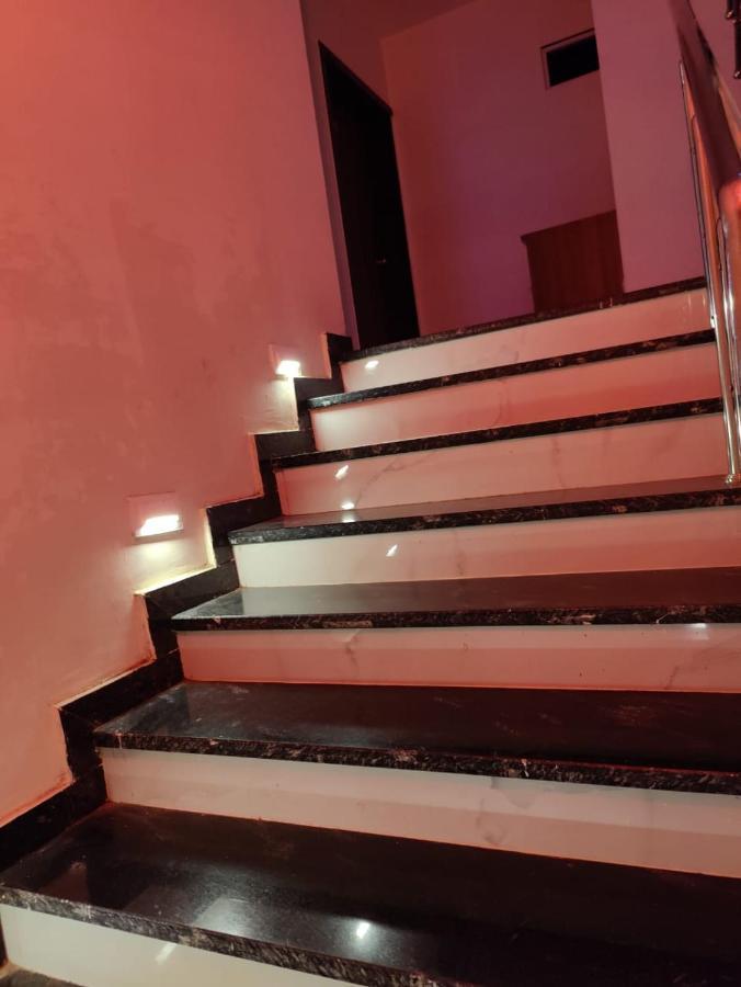 Garudeshwar Hotel Sardar Rooms מראה חיצוני תמונה