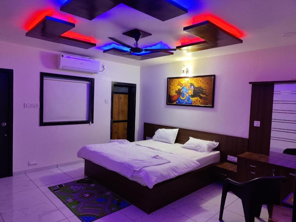 Garudeshwar Hotel Sardar Rooms מראה חיצוני תמונה