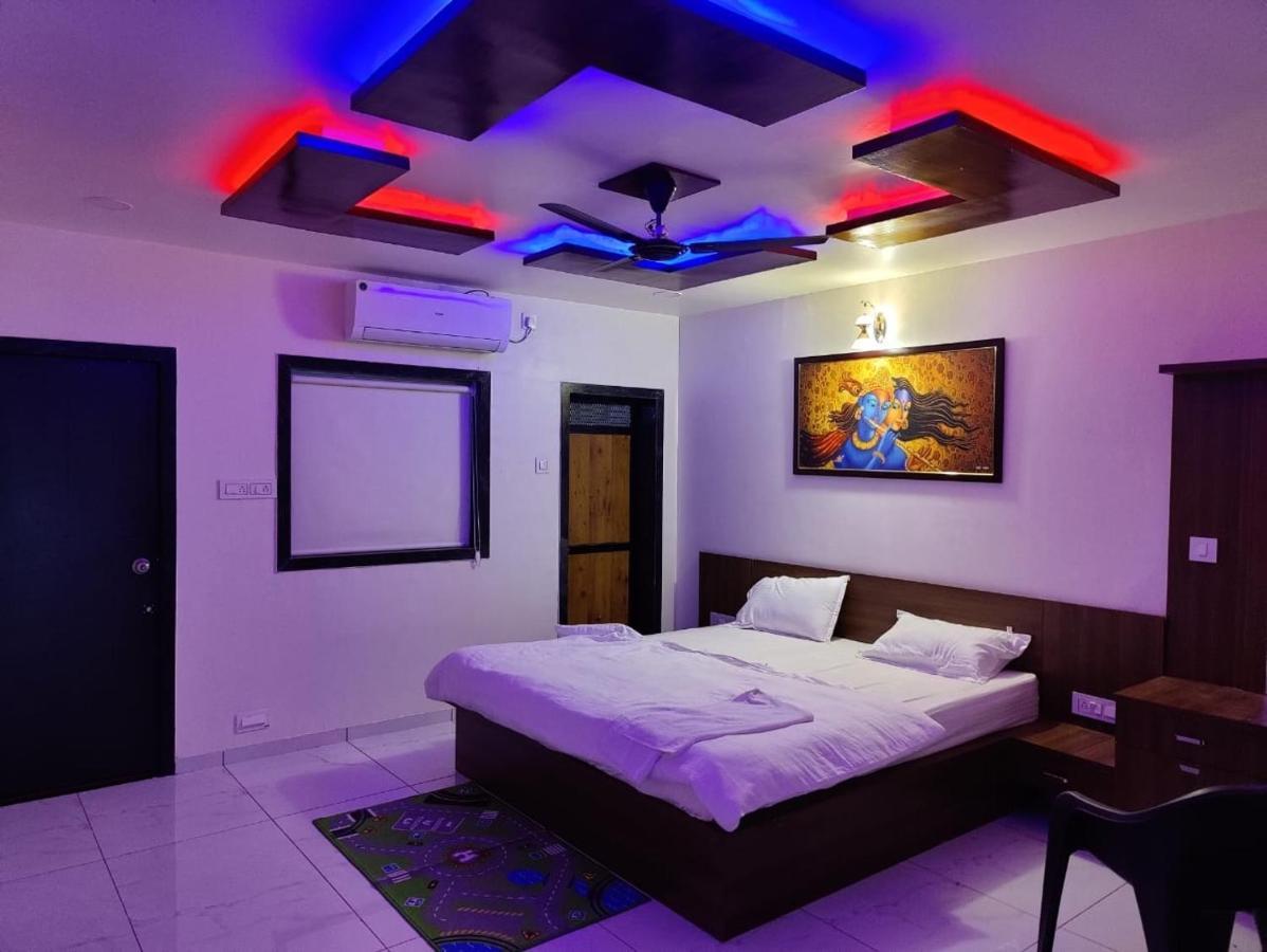 Garudeshwar Hotel Sardar Rooms מראה חיצוני תמונה