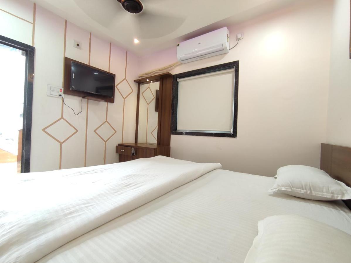 Garudeshwar Hotel Sardar Rooms מראה חיצוני תמונה