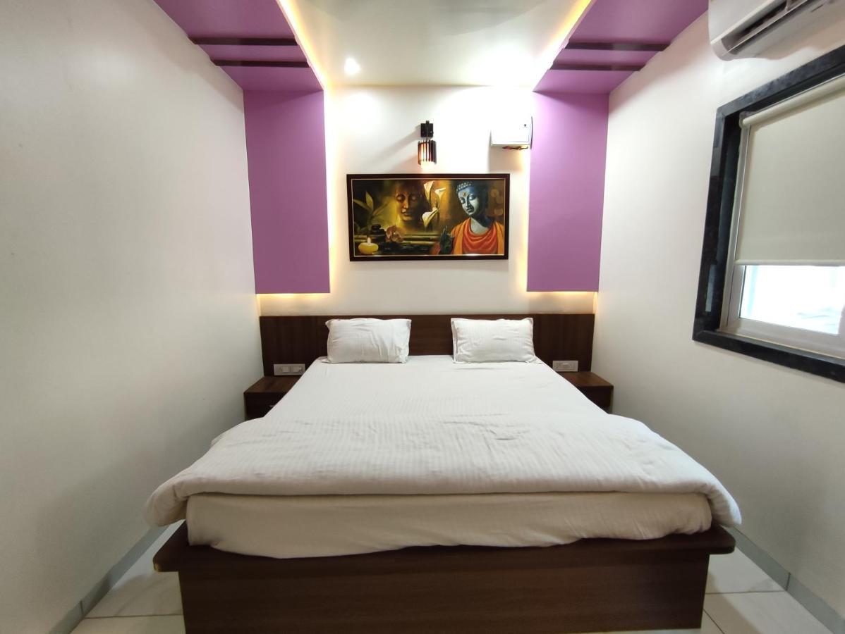 Garudeshwar Hotel Sardar Rooms מראה חיצוני תמונה