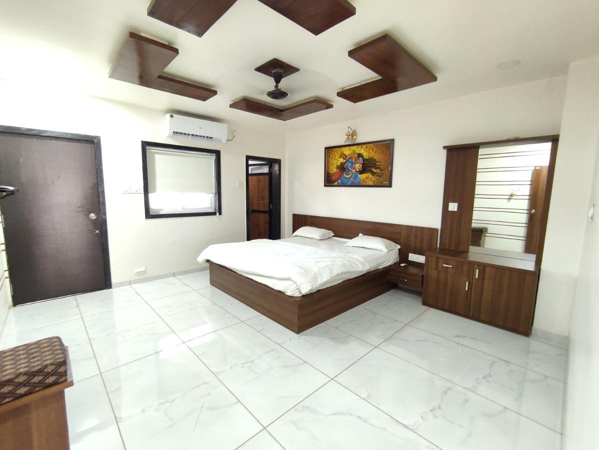 Garudeshwar Hotel Sardar Rooms מראה חיצוני תמונה