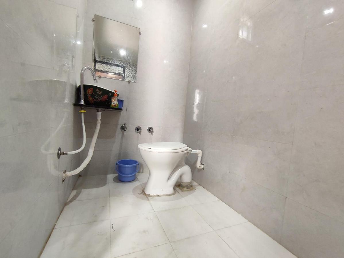 Garudeshwar Hotel Sardar Rooms מראה חיצוני תמונה