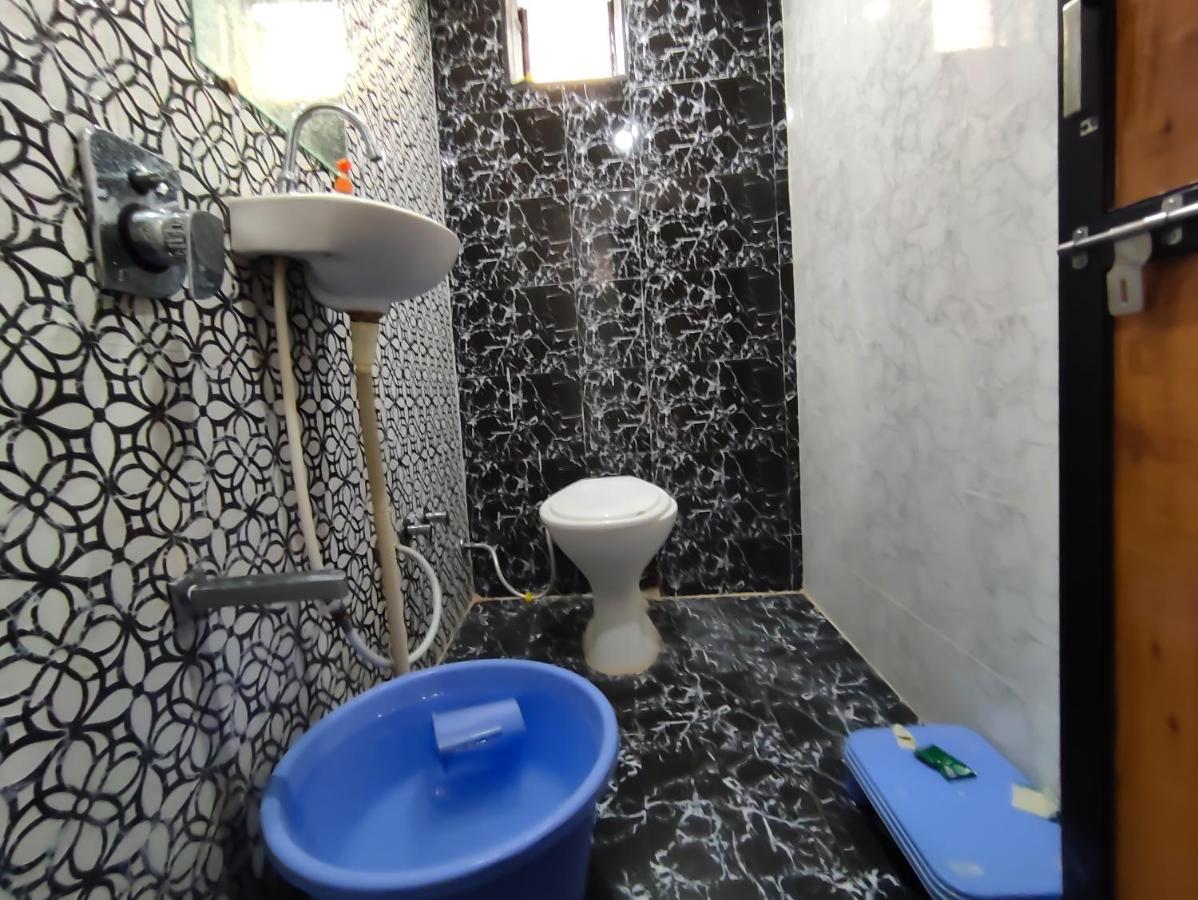 Garudeshwar Hotel Sardar Rooms מראה חיצוני תמונה