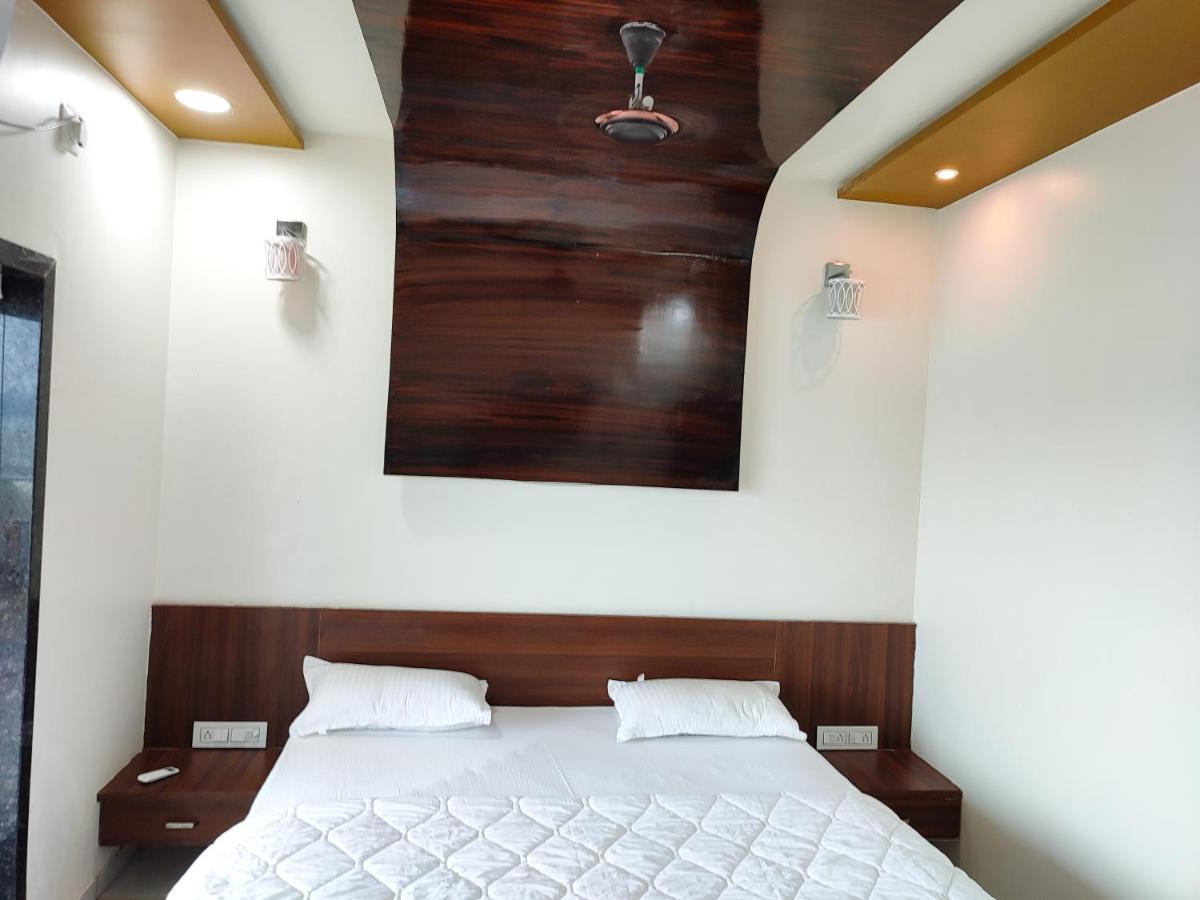 Garudeshwar Hotel Sardar Rooms מראה חיצוני תמונה