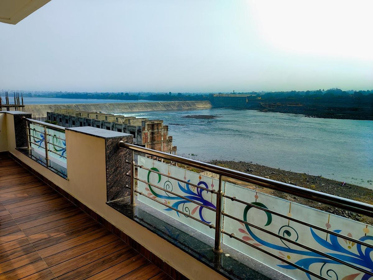 Garudeshwar Hotel Sardar Rooms מראה חיצוני תמונה