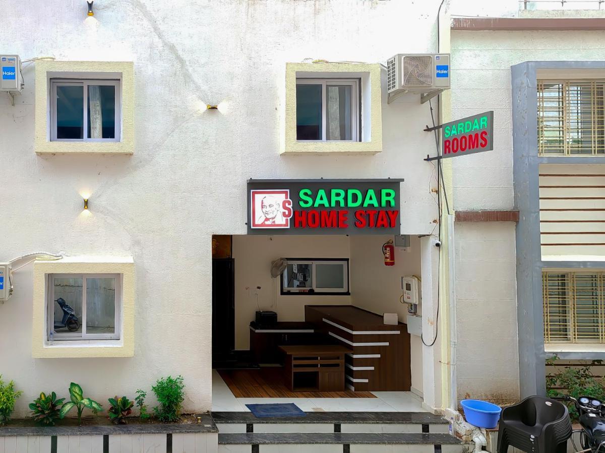 Garudeshwar Hotel Sardar Rooms מראה חיצוני תמונה