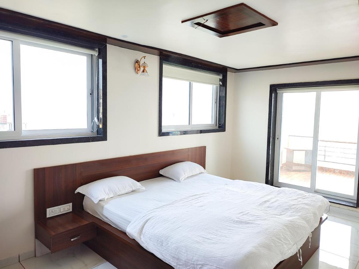 Garudeshwar Hotel Sardar Rooms מראה חיצוני תמונה