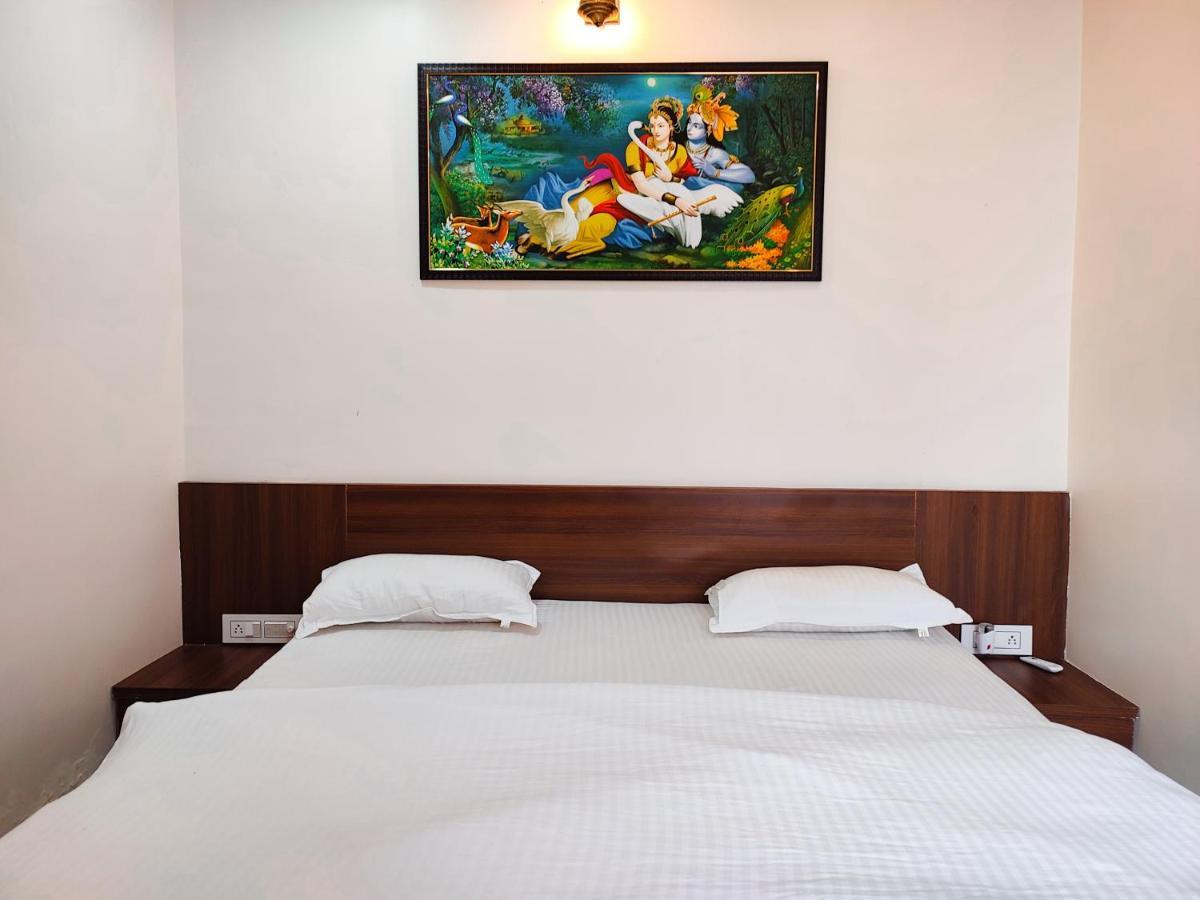 Garudeshwar Hotel Sardar Rooms מראה חיצוני תמונה